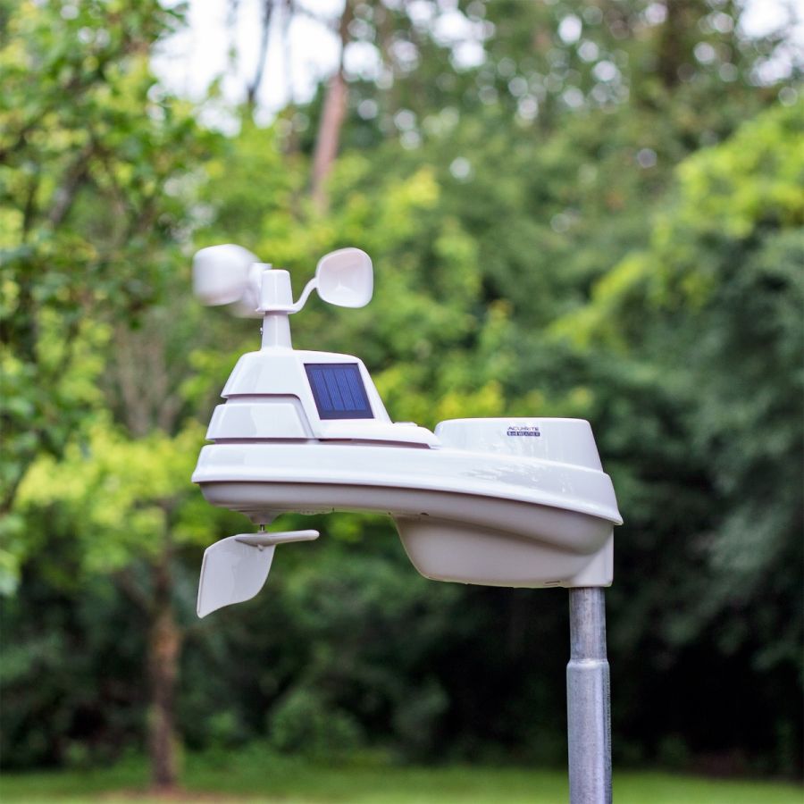 AcuRite Iris Weather Station with Wireless Display for Temperature, Humidity, Wind Speed/Direction, and Rainfall with Built-In Barometer and Portable Lightning Detector