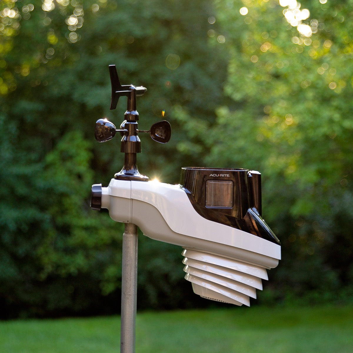 AcuRite Atlas Weather Station with White HD Display and Lightning Detection