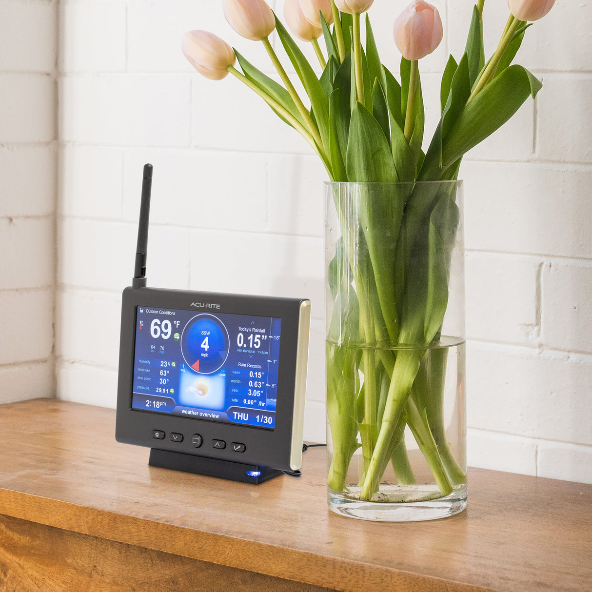 Uninterruptible Power Base for Compatible HD Displays