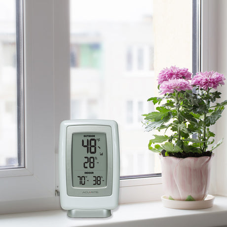 AcuRite 00611 Indoor Outdoor Thermometer with Wireless Temperature Sensor & Hygrometer