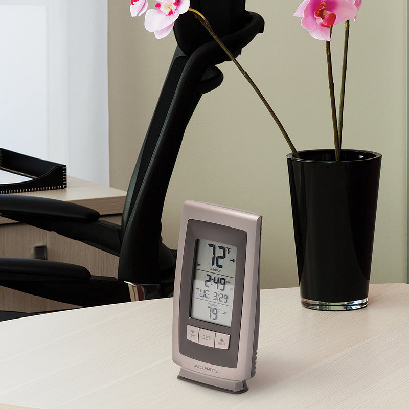 Digital Indoor/Outdoor Thermometer with Date and Time
