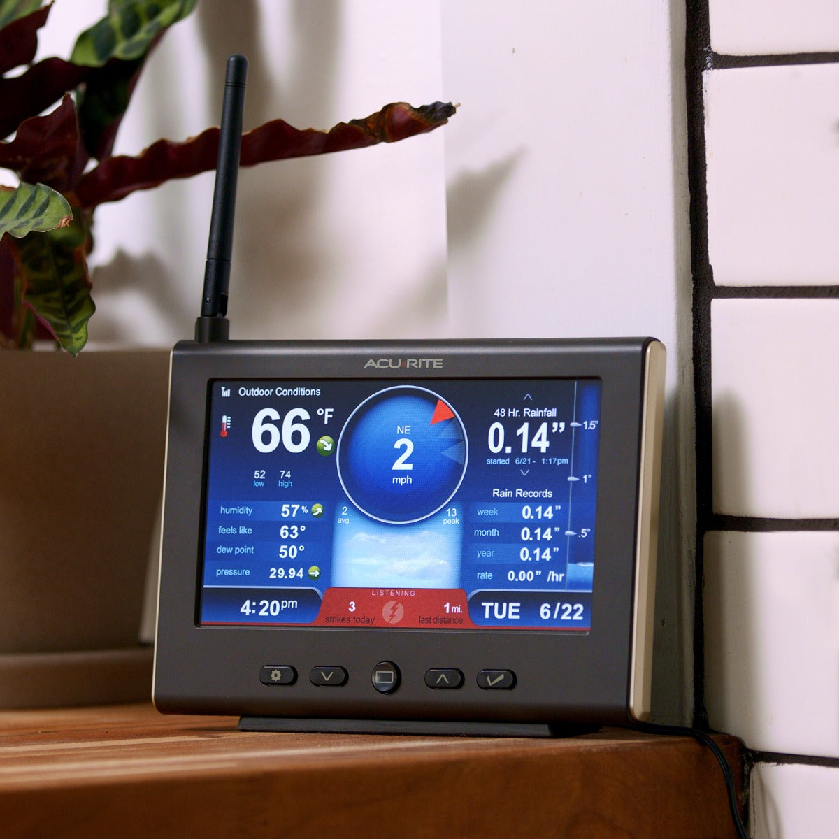 AcuRite Iris (5-in-1) Weather Station with HD Display and Solar Power Pack