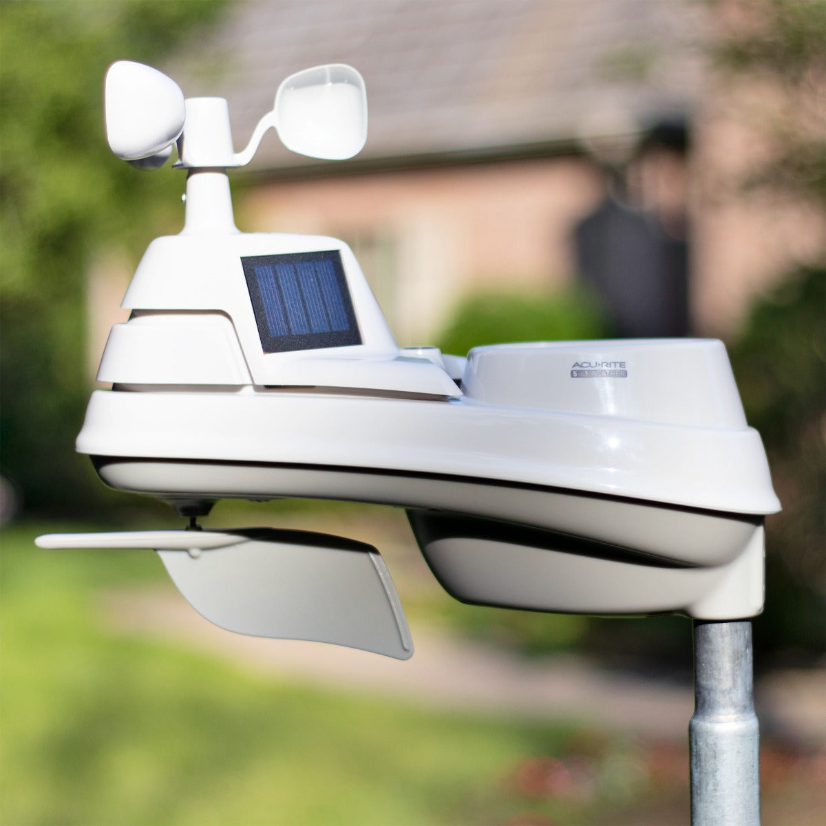 AcuRite Iris (5-in-1) Weather Station with Direct-to-Wi-Fi Display and Solar Power Pack